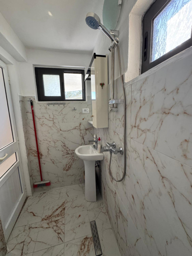 Bathroom 3, Hillside Haven, Durrësit