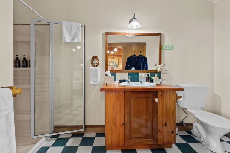 Bathroom 4, Tamborine Mountain B&B, Tamborine Mountain
