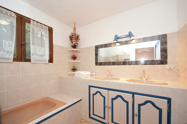 Bathroom 3, Villa in Bagnols with Pool Near Nature Parks, Var