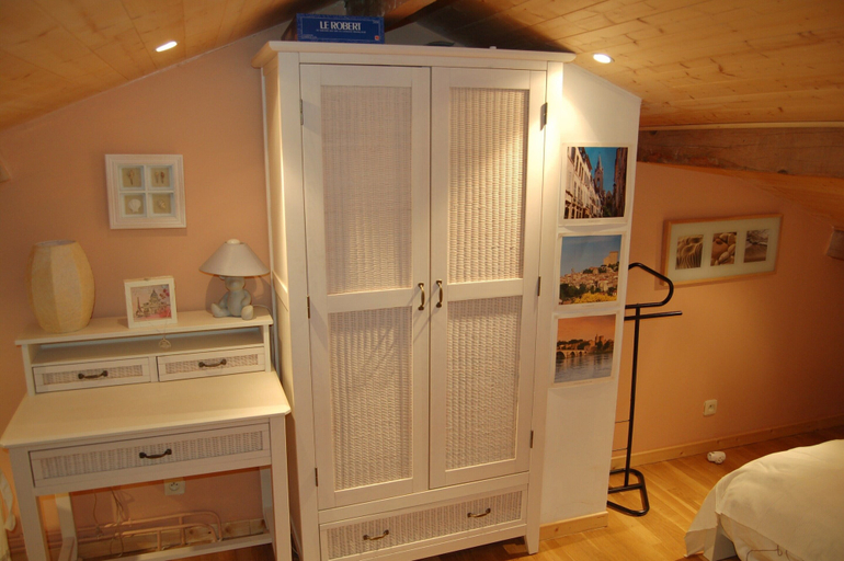 Room 3, Villa in Gareoult With Private Pool, Var