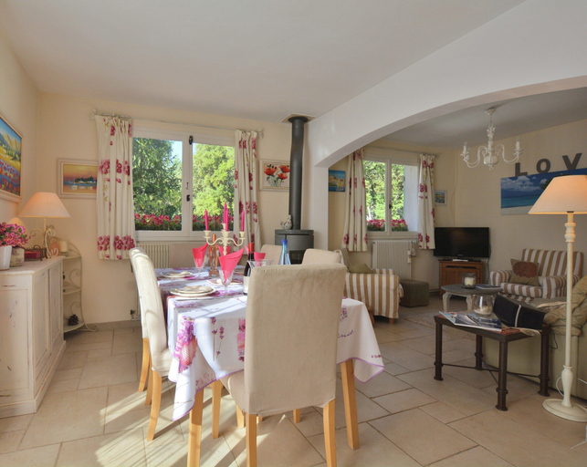 Dining 2, Villa in Gareoult With Private Pool, Var