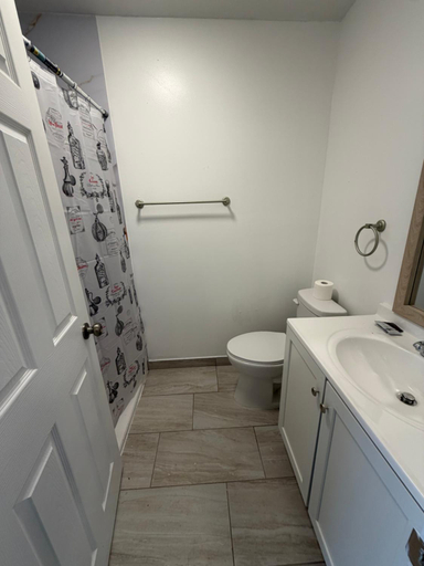 Bathroom 3, Rivers Inn, Lee