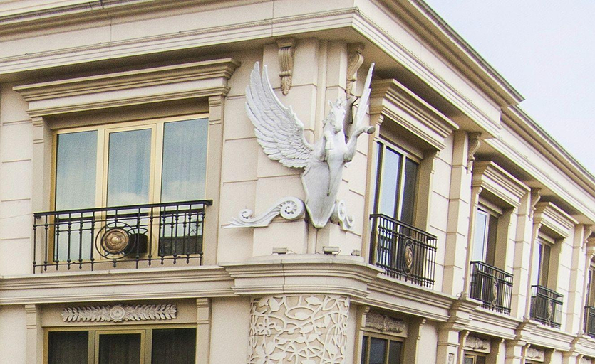 Exterior & Views