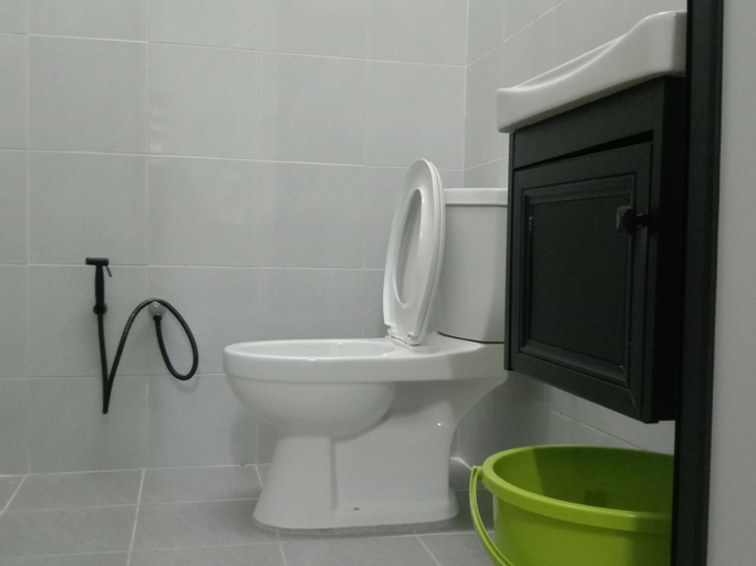 Bathroom 3, Homestay Adilah B, Pasir Putih