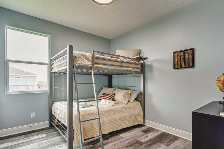 Room 5, Jewel By The Sea 3 Bedroom Home, Galveston