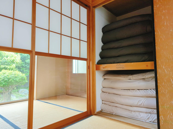 Bedroom 2, 大阪 堺のお宿 「旧星賀亭」 Osaka Kyuhoshigatei - Classic Japanese Heritage Inn, Sakai