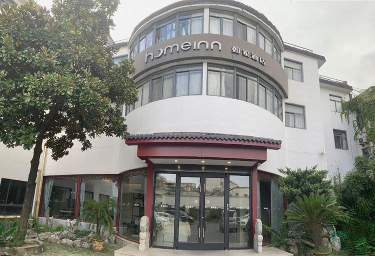 Exterior & Views
