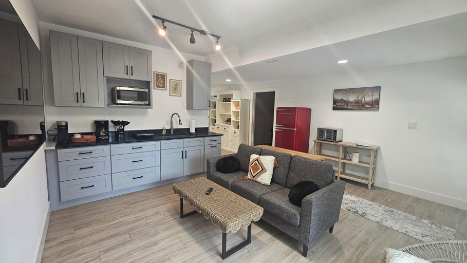 Living area 2, Family Fun Barn, Garland