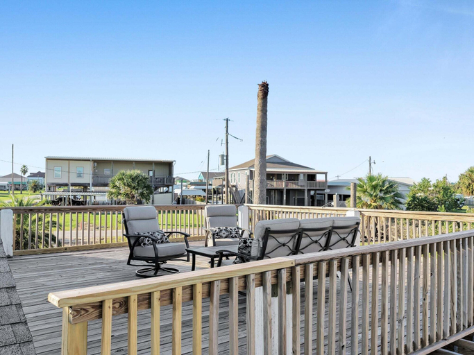 Terrace/patio 3, Over The Rainbow 3 Bedroom Home, Galveston
