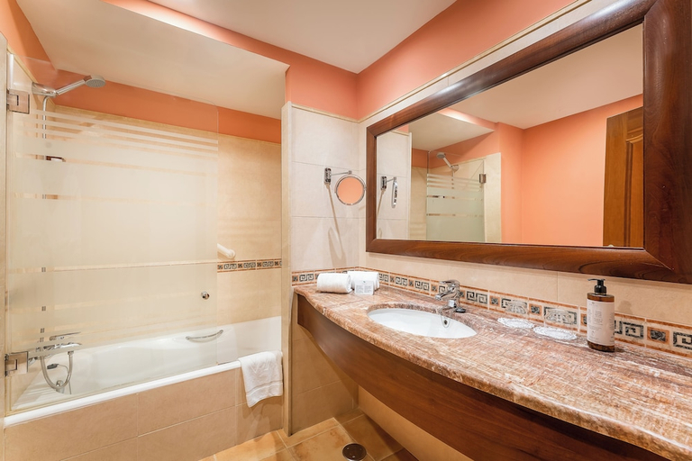 Bathroom 5, Valentin Star Adults Only, Baleares