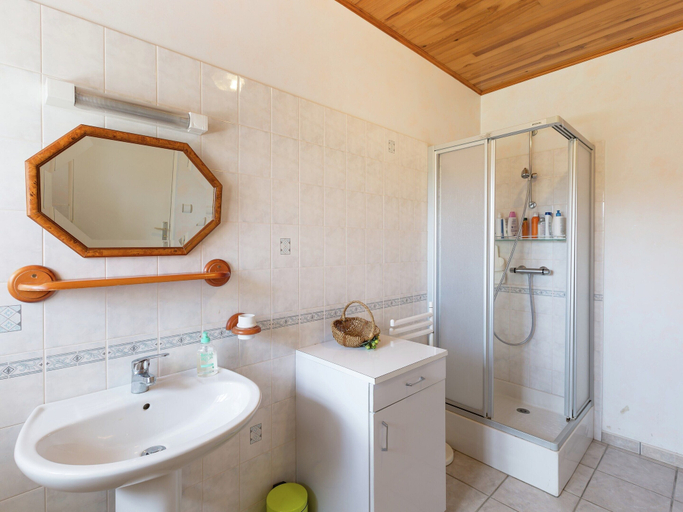 Bathroom 5, Charming Stay in Pont-croix, Finistère