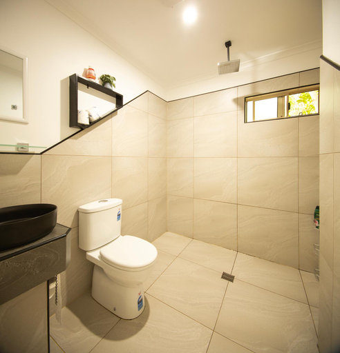 Bathroom, Vista Hinchinbrook, Cardwell