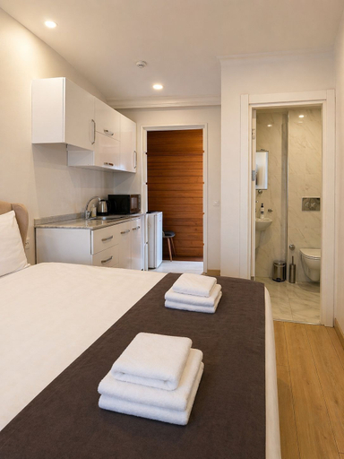 Room 4, Carme House by Genius, Fatih