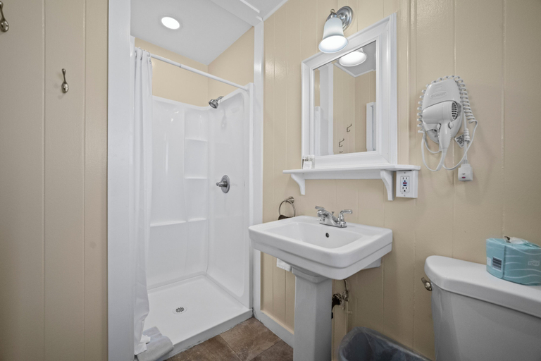 Bathroom 5, Kohala Village Inn, Hawaii