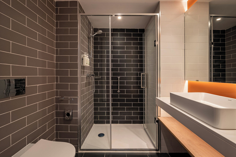 Bathroom 3, Holiday Inn Express & Suites PORTIMAO by IHG, Portimão