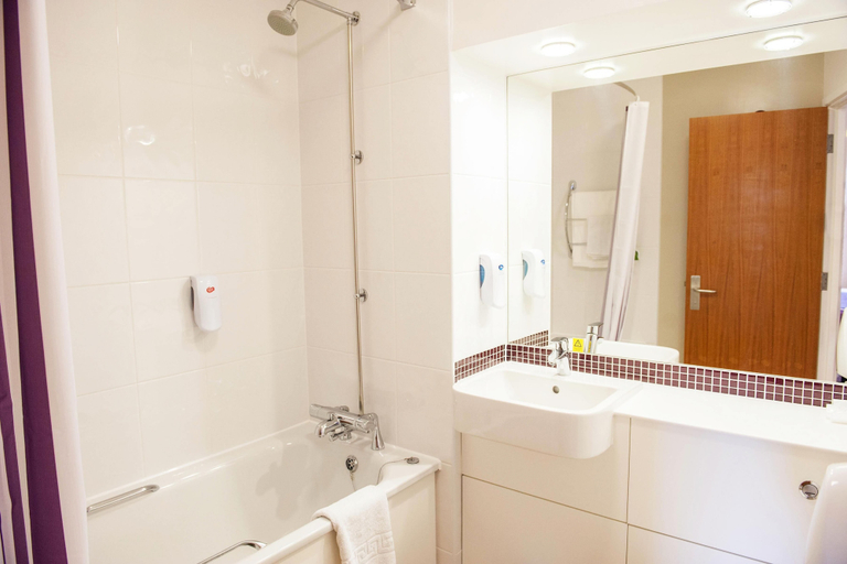 Bathroom 3, Premier Inn Warwick, Warwickshire