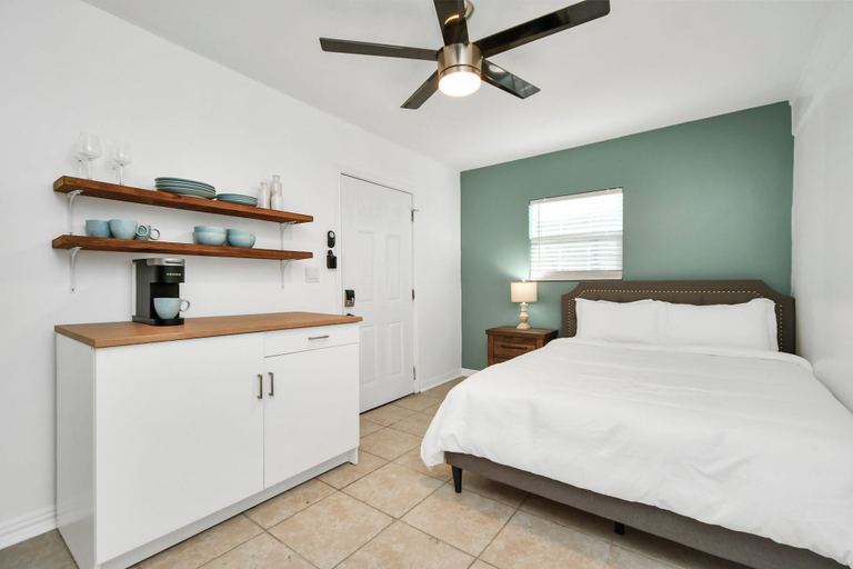 Room 3, Empress Sunlit Villa, Houston