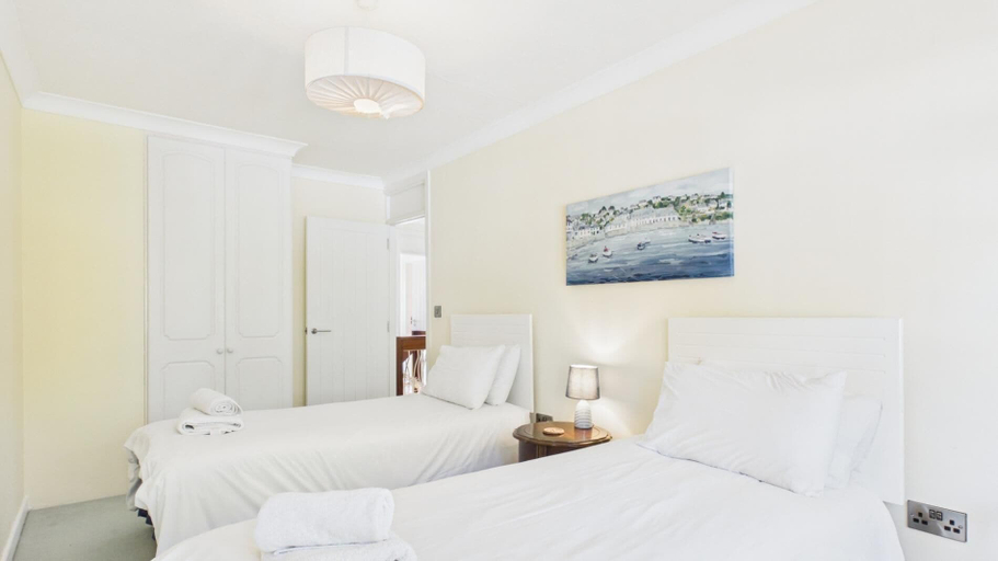 Bedroom 3, Rainbow Leap - 5 Bed Holiday Home - Saundersfoot, Pembrokeshire