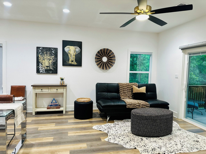 Interior 5, Deluxe Country Cabin - Pet Friendly, Garland