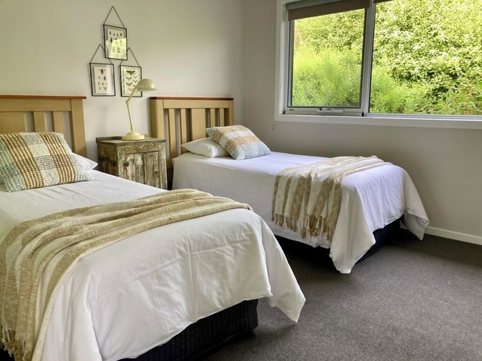 Room 3, Seaside Farm, Central Coast - Pt A