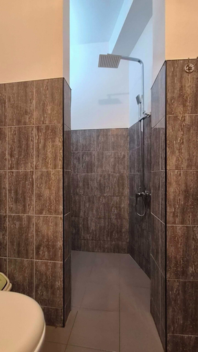 Bathroom 5, Riverside Cabanas, Weligama