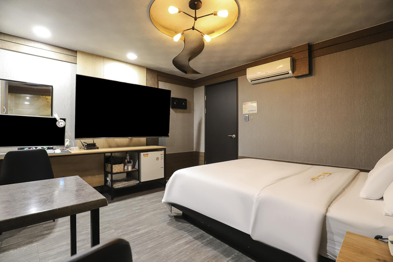 Bedroom 4, Wonju Khan, Wonju