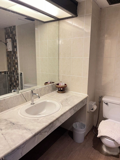 Bathroom 4, Tapae Place Hotel Chiangmai, Muang Chiang Mai