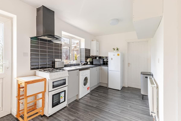 Private kitchen, 2 Bedroom Bangalow, Oxfordshire