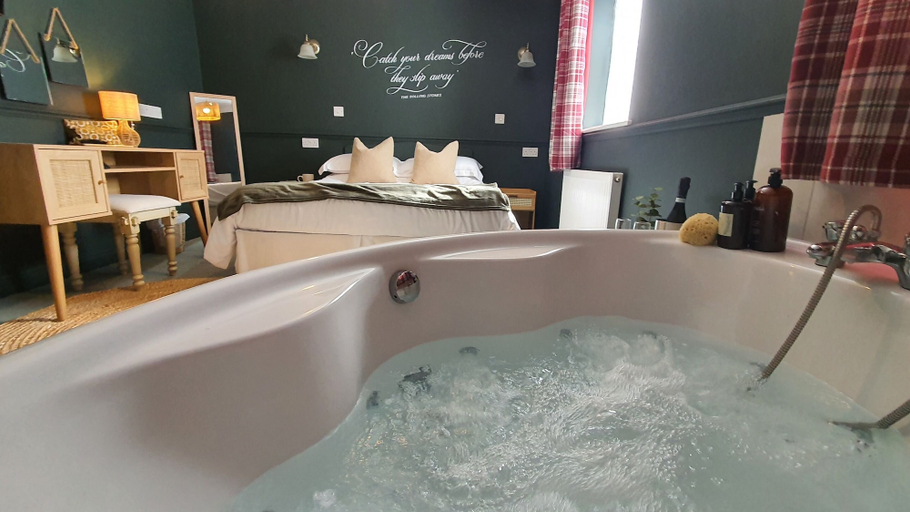 Bathroom 4, The Lugger Inn, Dorset