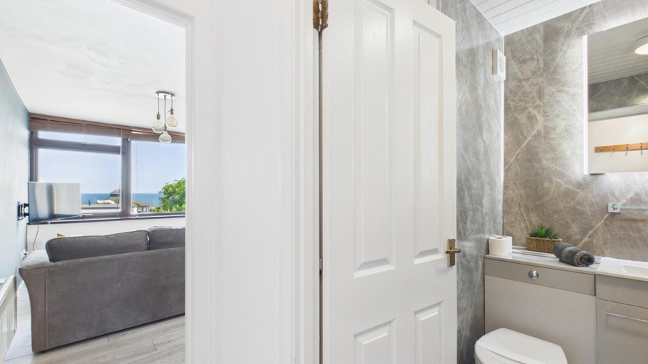 Bathroom 3, Driftwood Den - 1 Bedroom Apartment - Saundersfoot, Pembrokeshire