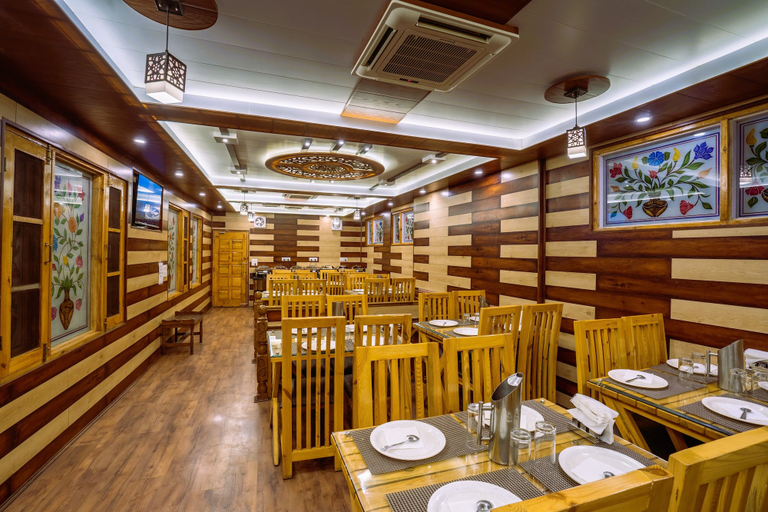 Breakfast buffet, Bombay Palace, Anantnag