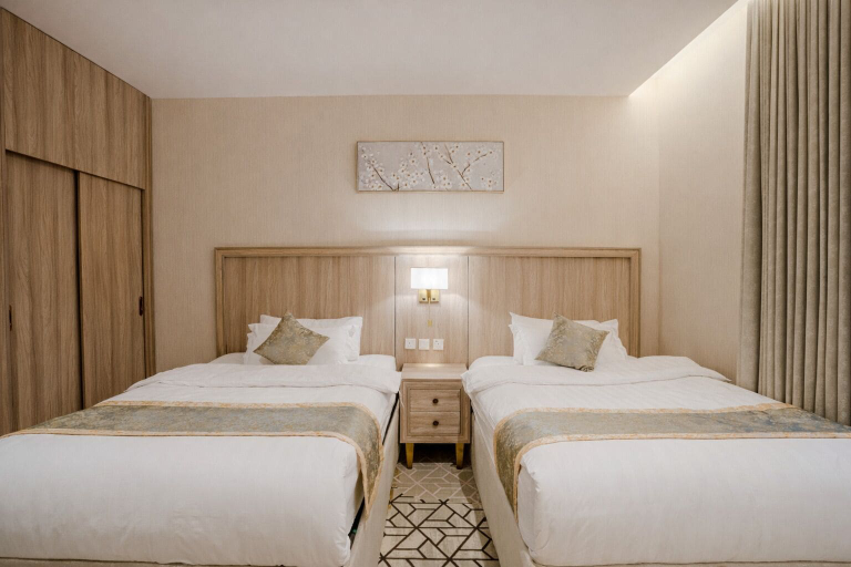 Bedroom 5, Grand Line, Tabuk