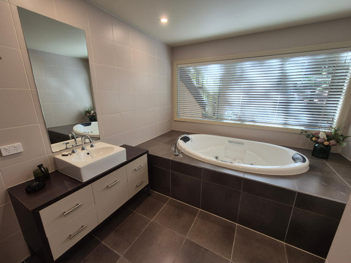 Bathroom 3, Lochiel Luxury Accommodation, Yarra Ranges - Dandenongs