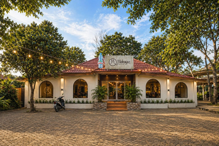 Exterior & Views