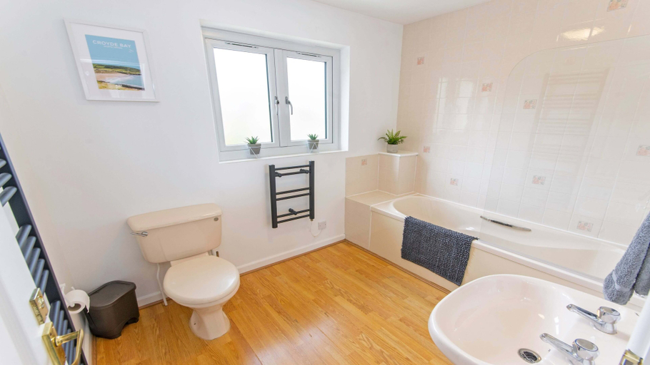 Bathroom 3, Oceanside Sleeps 6 Walk to Beach & Stylish, Devon