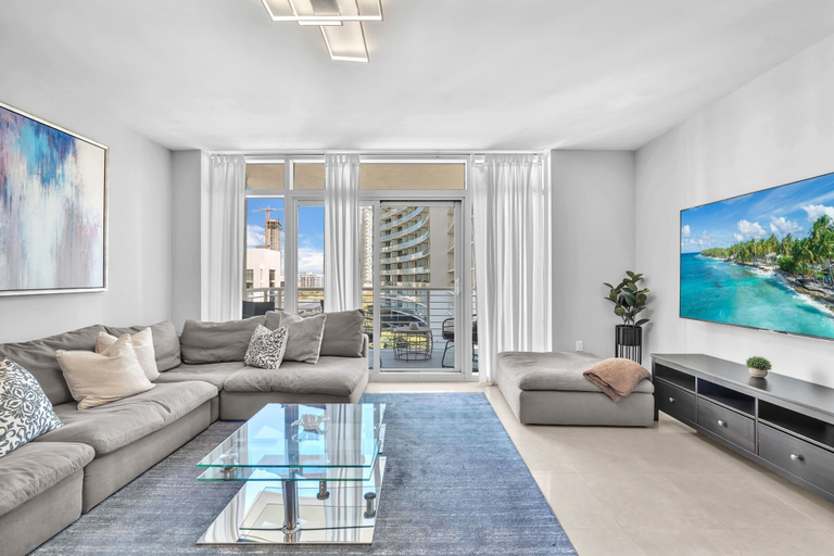 Living area 5, Midtown Miami Condo - Walk Wynwood - We Host, Miami-Dade