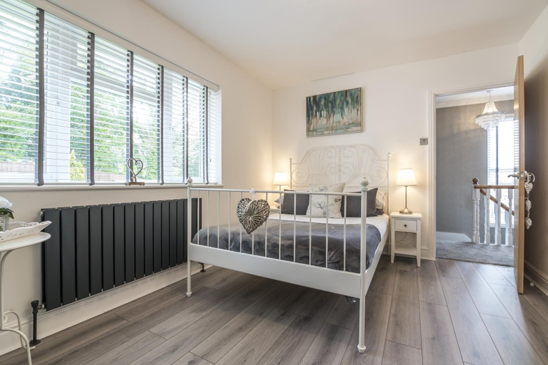 Bedroom 3, Mayfield House - 4 Bedroom House - Tenby, Pembrokeshire
