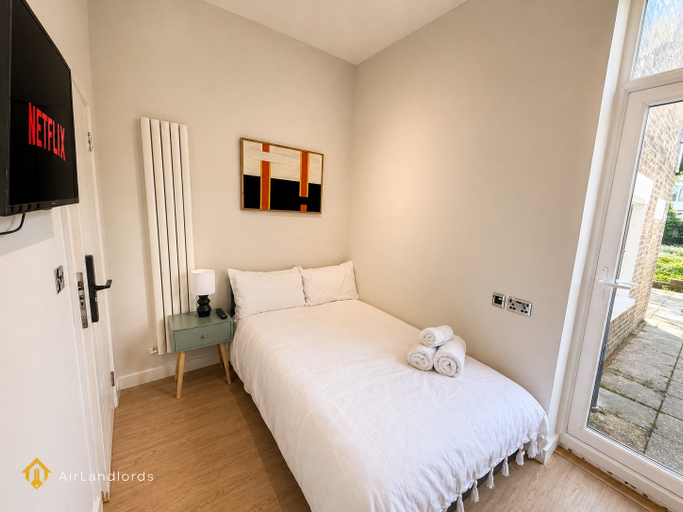 Others 2, Modern Studio in the Heart of Hounslow!, London