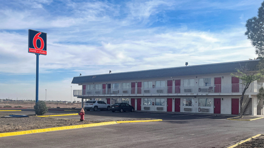 Exterior & Views 2, Motel 6 – Pecos, TX, Reeves