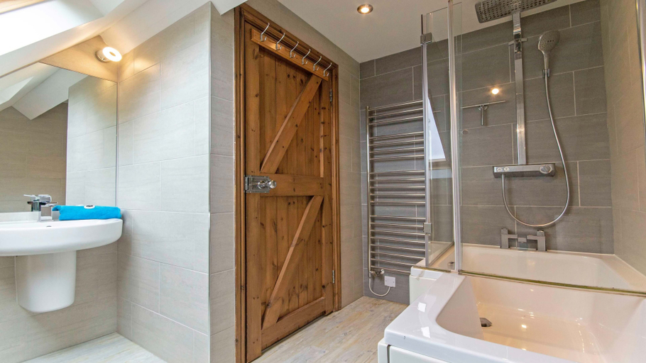 Bathroom 4, Stables Croyde 4 Bedrooms, Sleeps 8, Sea & Beach Views, Devon