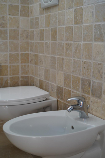 Bathroom 5, Trulli Pastore, Bari