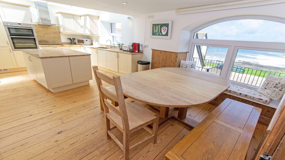 Others 5, Stables Croyde 4 Bedrooms, Sleeps 8, Sea & Beach Views, Devon