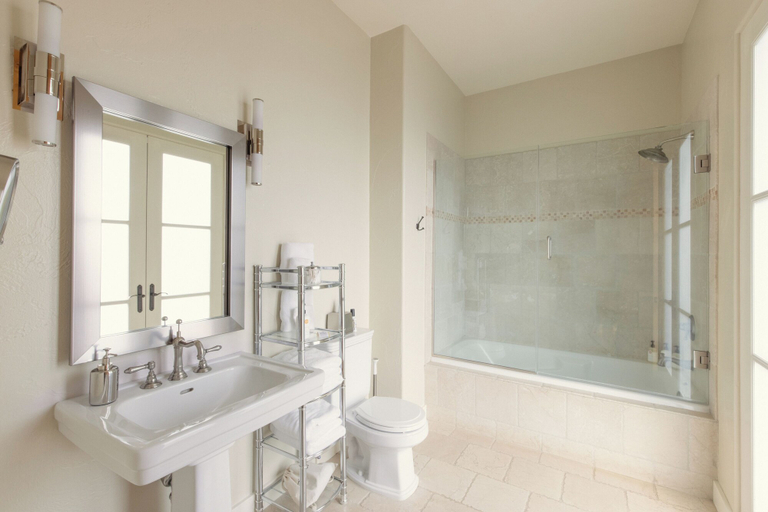Bathroom 4, Black Walnut Inn & Vineyard, Yamhill