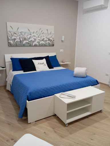 Bedroom 4, Midnight Sun, Salerno