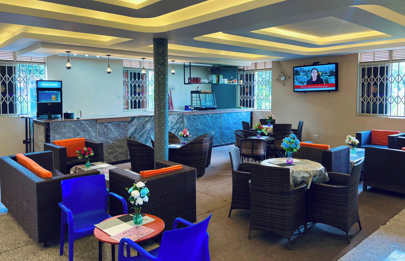 Dining 3, Planet Motel, Busiiro