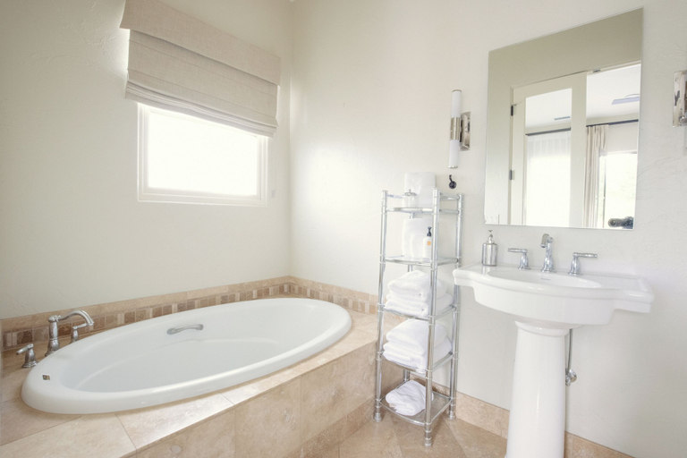 Bathroom 4, Black Walnut Inn & Vineyard, Yamhill