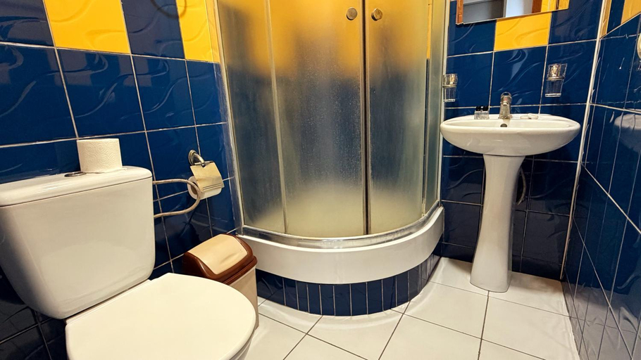 Bathroom 3, Готель Яблуниця, Rakhivs'kyi