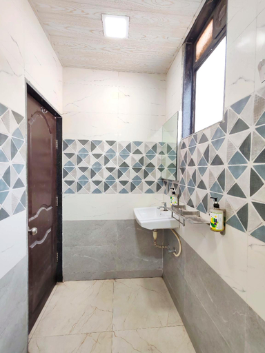 Bathroom 4, Hotel Sai Bansi Residency, Thane