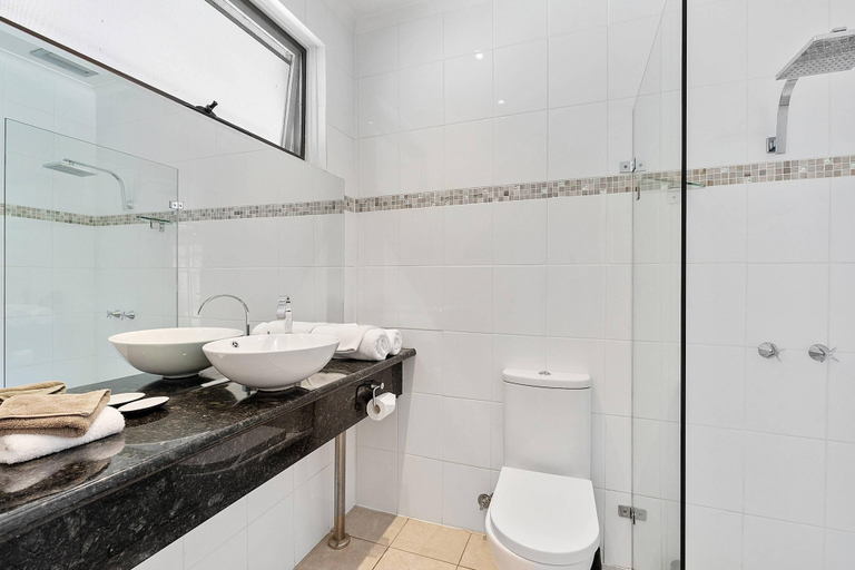 Bathroom 4, Comfort Inn Coach & Bushmans, Mitchell - North