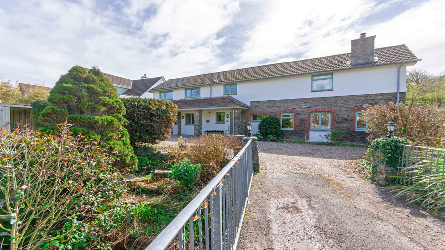 Exterior & Views 2, Shippenrill Croyde 6 Bedrooms, Sleeps 14, Hot Tub, Devon
